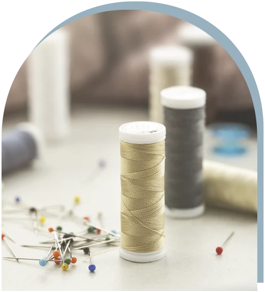 Nähgarne, Stecknadeln und Nähzubehör